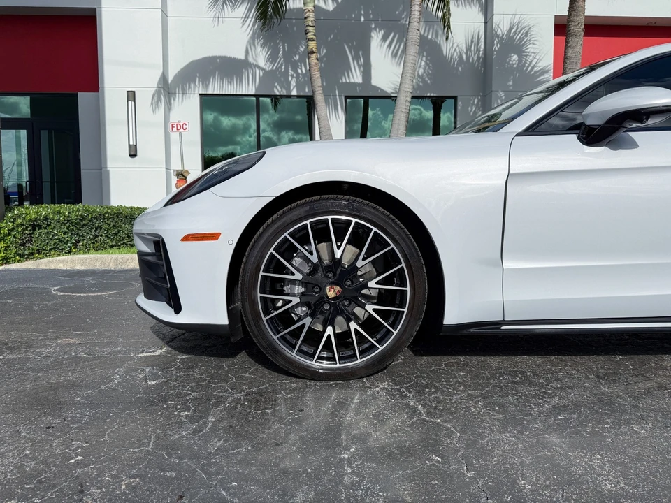 2024 Porsche 976 Panamera - Image 15 of 31