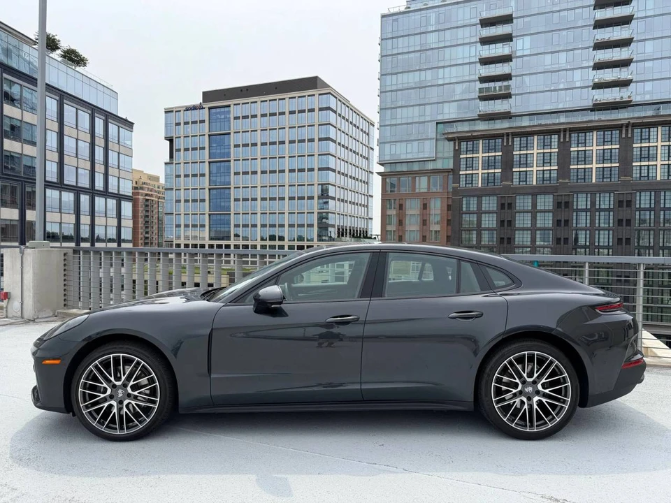 2024 Porsche 976 Panamera - Image 2 of 5