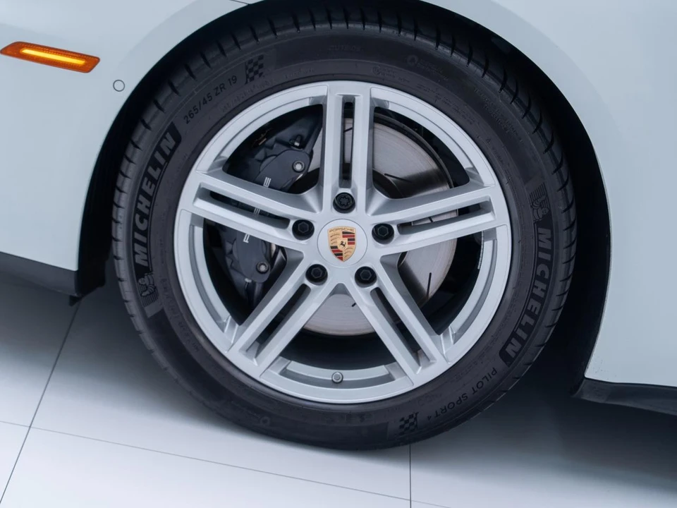 2024 Porsche 976 Panamera - Image 13 of 31