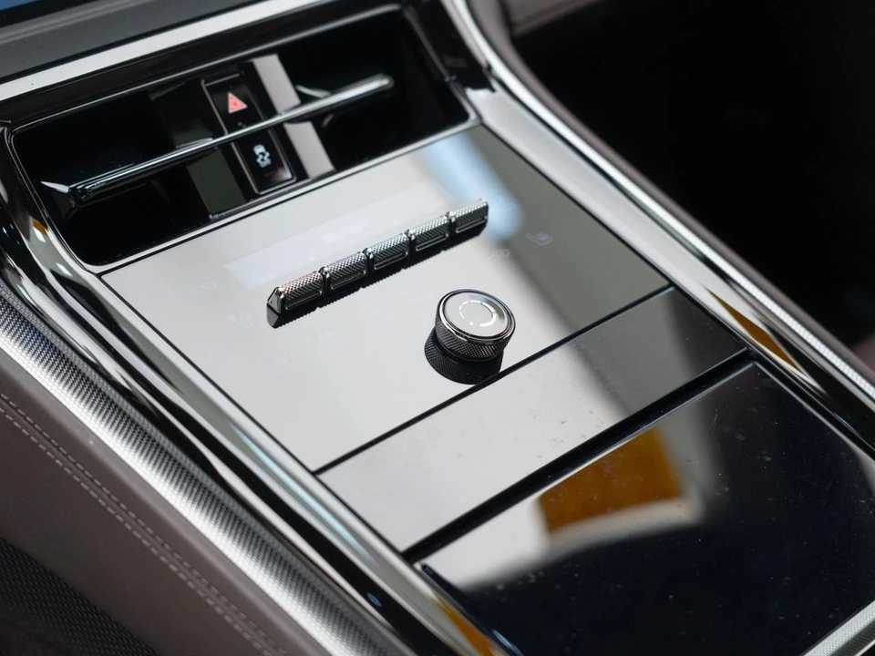 2024 Porsche 976 Panamera - Image 26 of 31
