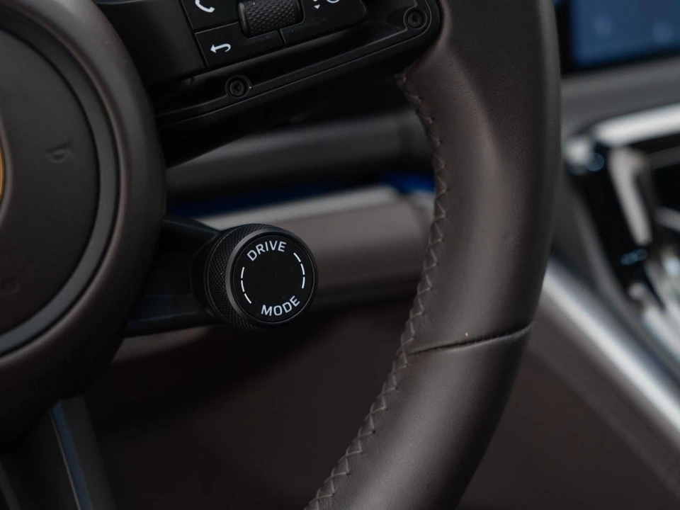 2024 Porsche 976 Panamera - Image 27 of 31