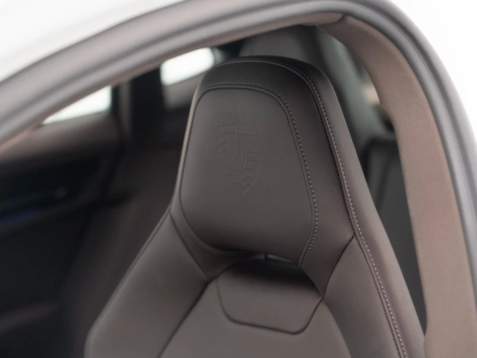 2024 Porsche 976 Panamera - Image 19 of 31