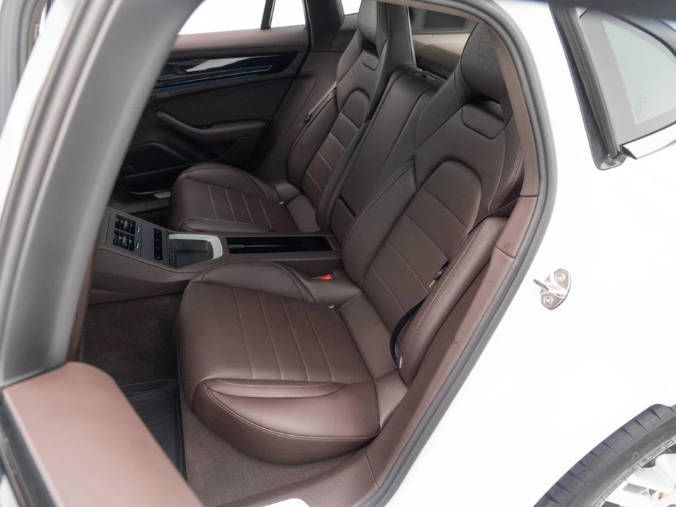 2024 Porsche 976 Panamera - Image 29 of 31