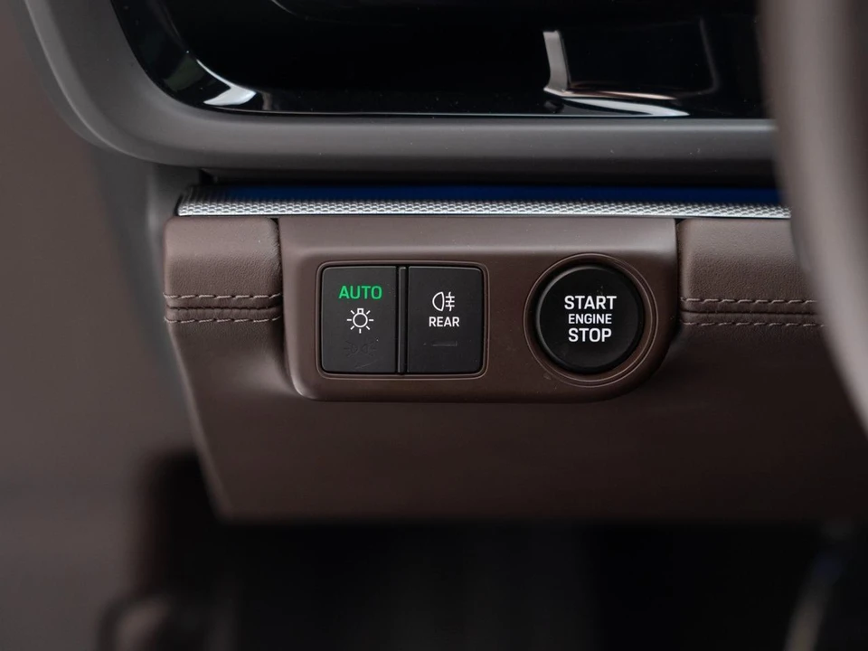 2024 Porsche 976 Panamera - Image 28 of 31
