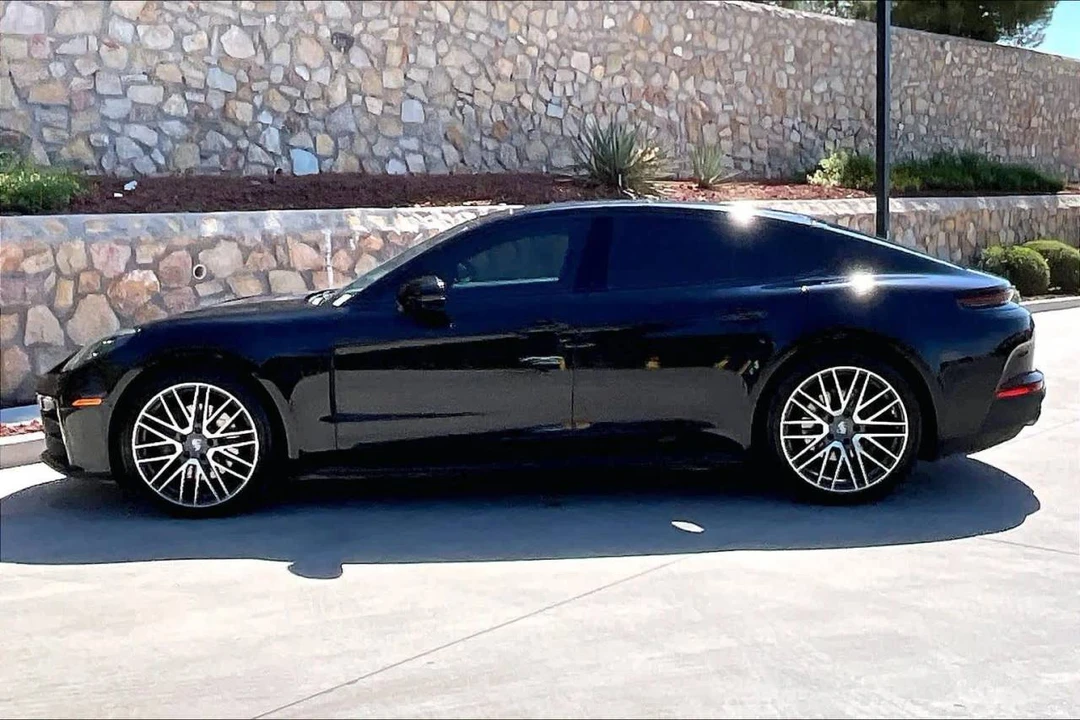 2024 Porsche 976 Panamera - Image 2 of 4