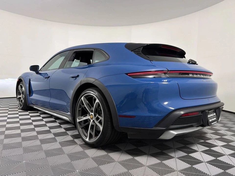 2024 Porsche Taycan Cross Turismo - Image 3 of 4
