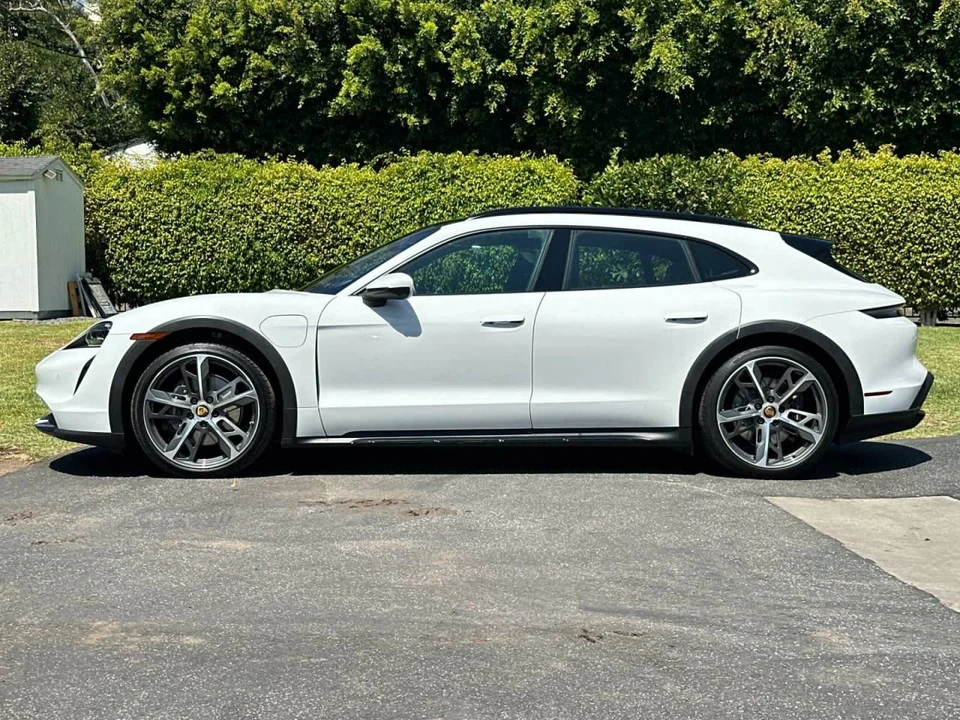 2024 Porsche Taycan Cross Turismo - Image 2 of 4