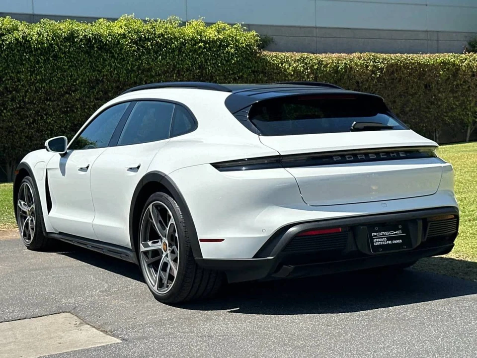 2024 Porsche Taycan Cross Turismo - Image 3 of 4