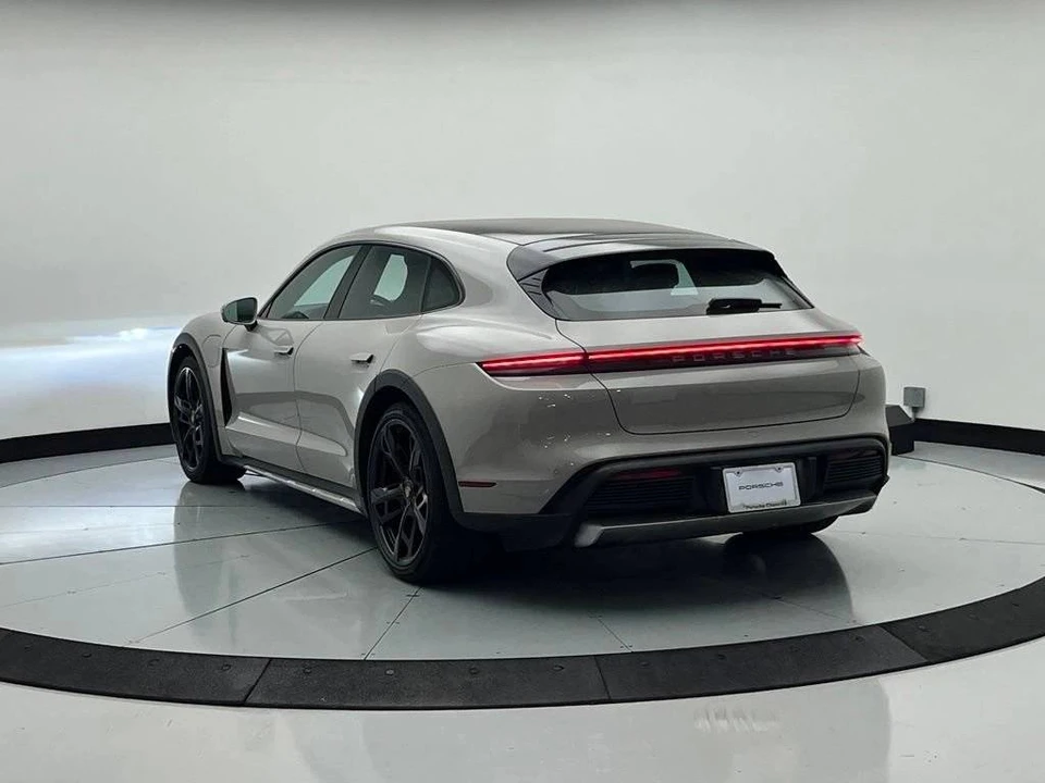 2024 Porsche Taycan Cross Turismo - Image 3 of 4