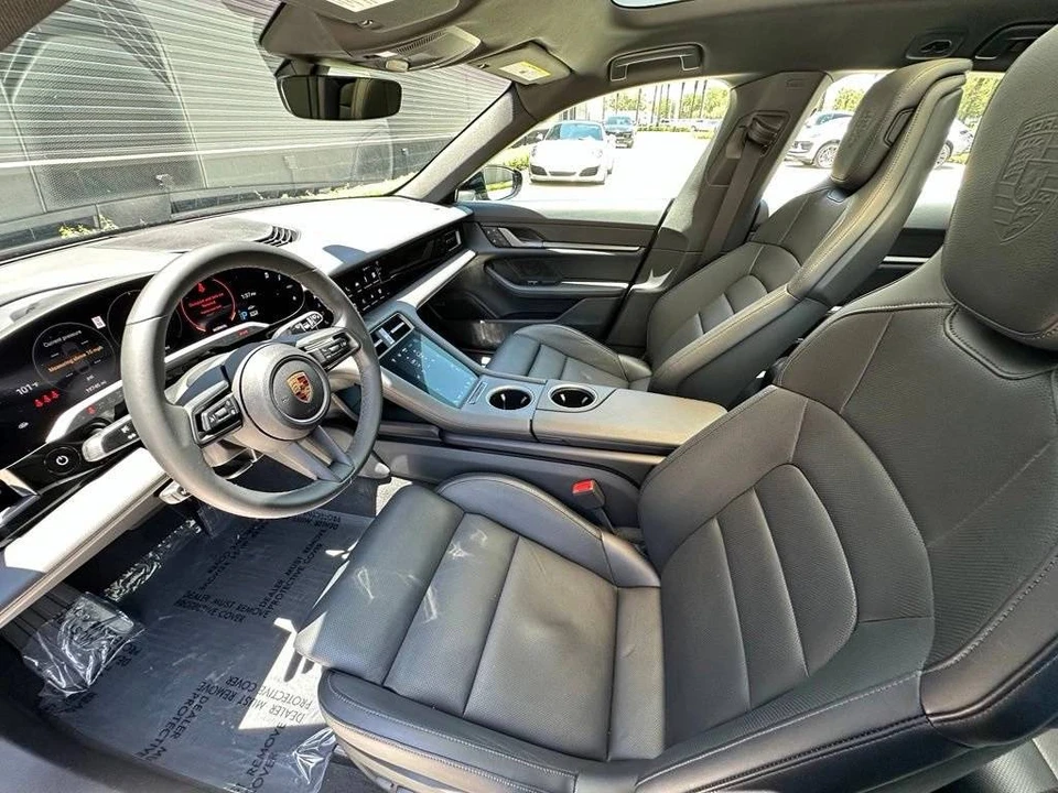 2024 Porsche Taycan Cross Turismo - Image 4 of 5
