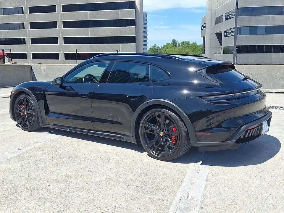 2024 Porsche Taycan Cross Turismo - Image 3 of 4