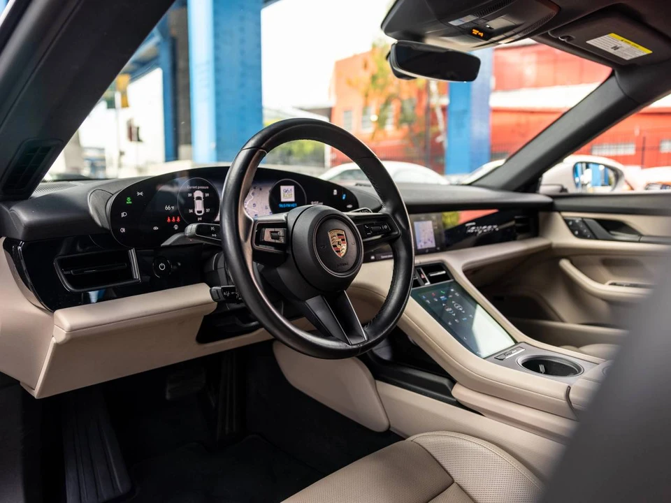 2024 Porsche Taycan Cross Turismo - Image 4 of 4