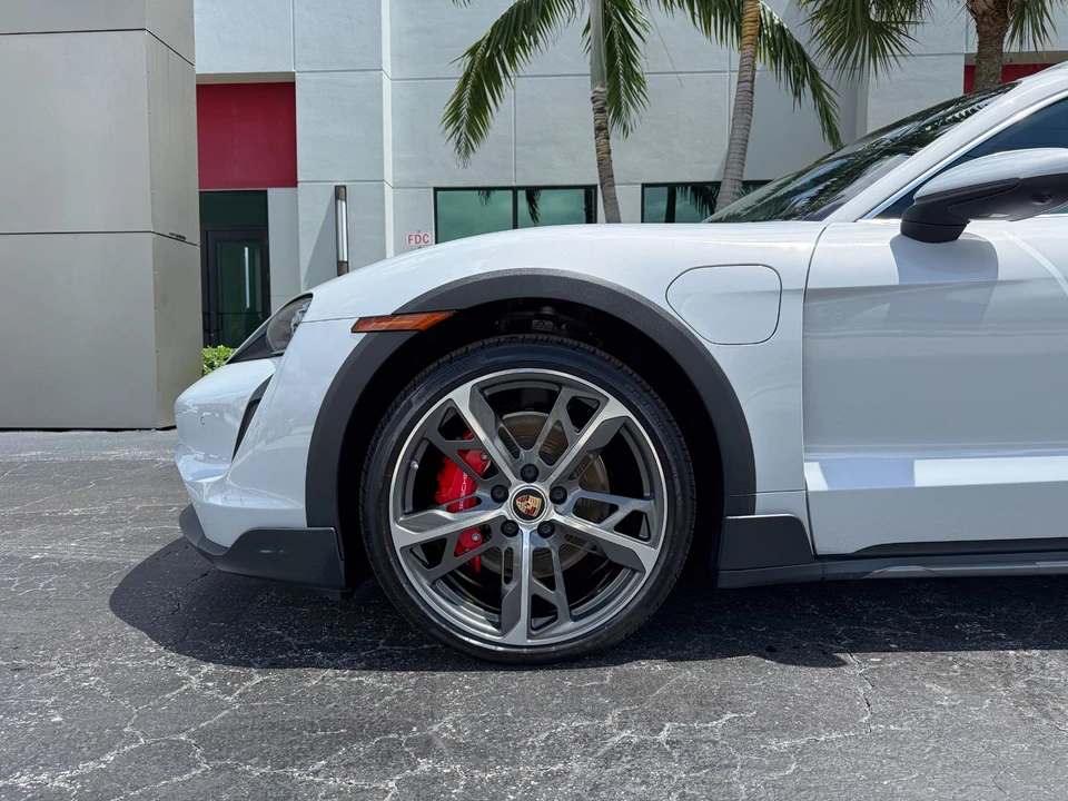2024 Porsche Taycan 4S - Image 16 of 21