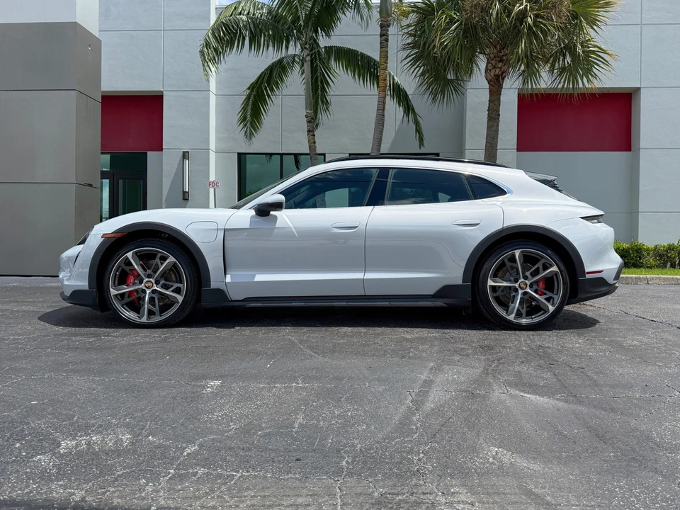 2024 Porsche Taycan 4S - Image 18 of 21