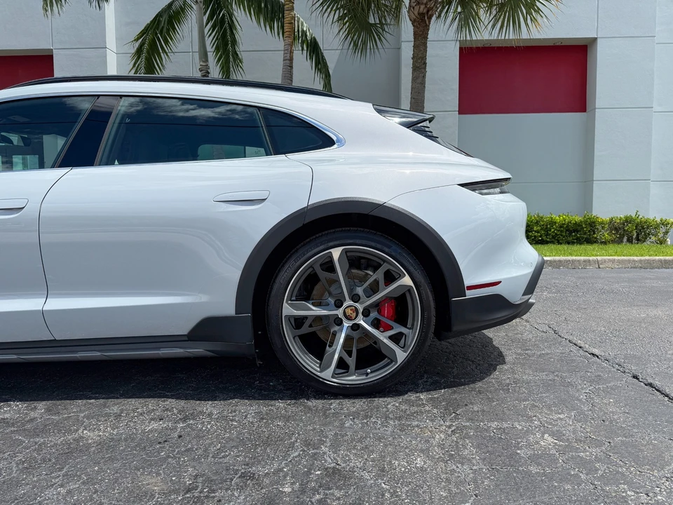 2024 Porsche Taycan 4S - Image 17 of 21