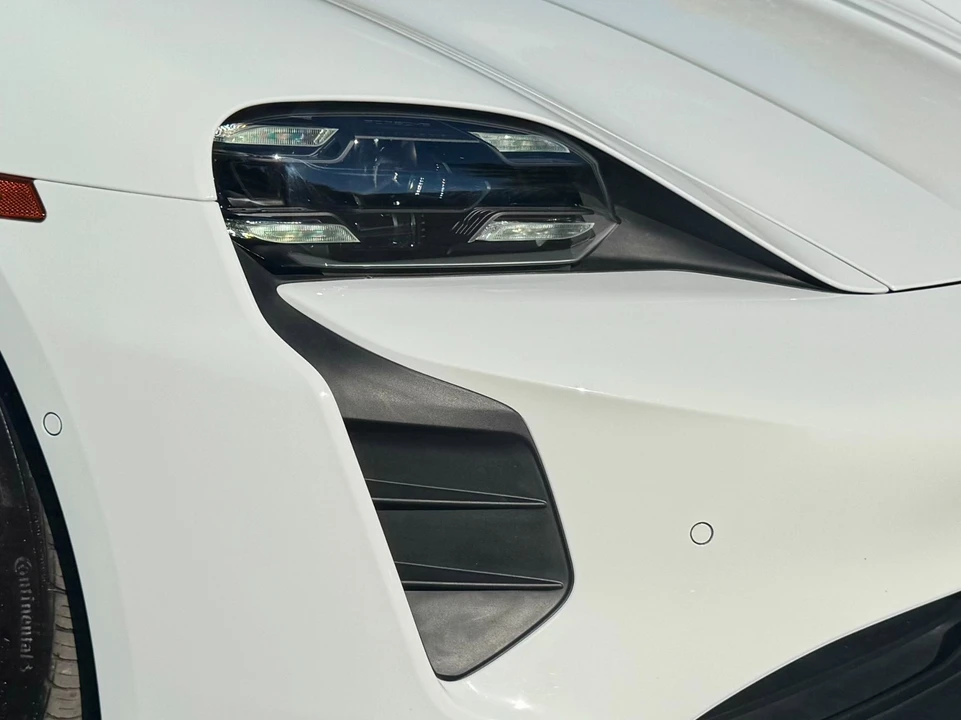 2024 Porsche Taycan GTS - Image 14 of 21