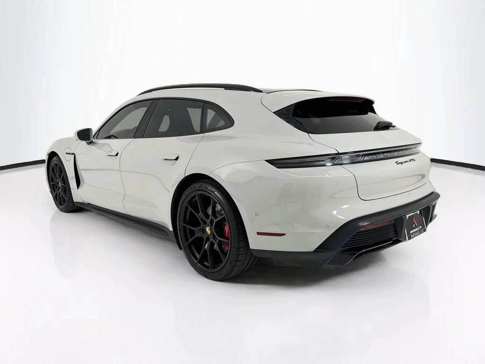 2024 Porsche Taycan Cross Turismo - Image 3 of 4