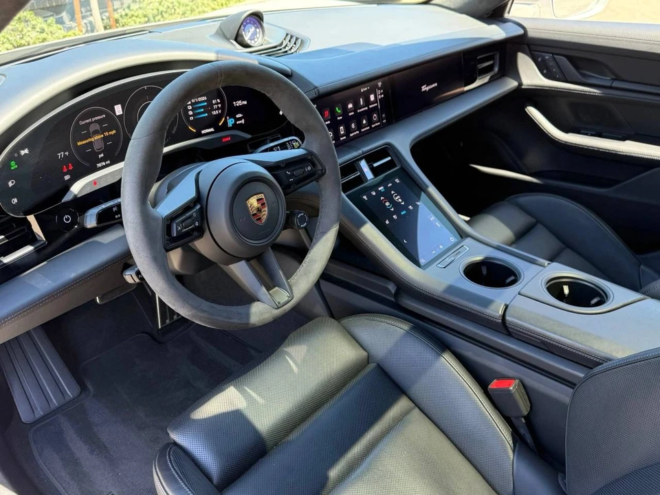 2024 Porsche Taycan Cross Turismo - Image 4 of 4
