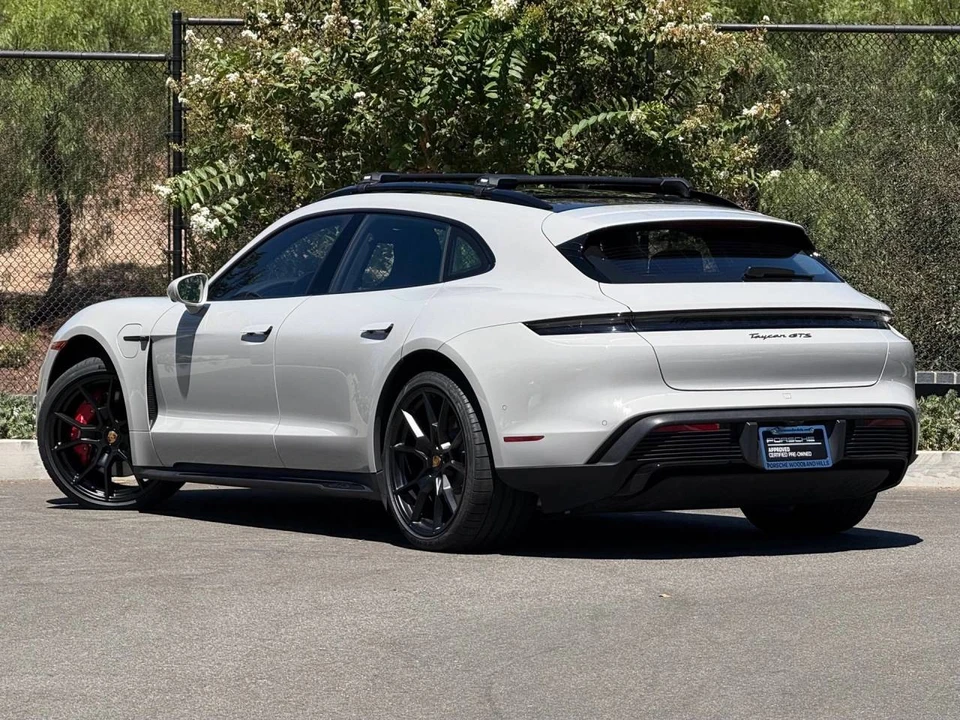 2024 Porsche Taycan Cross Turismo - Image 3 of 4
