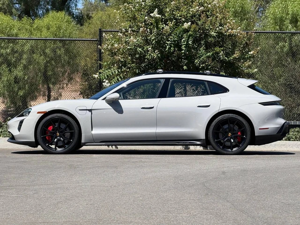 2024 Porsche Taycan Cross Turismo - Image 2 of 4