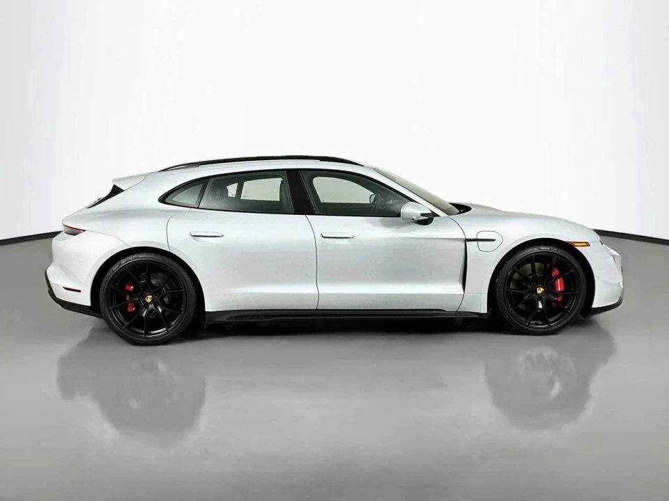 2024 Porsche Taycan Cross Turismo - Image 4 of 4