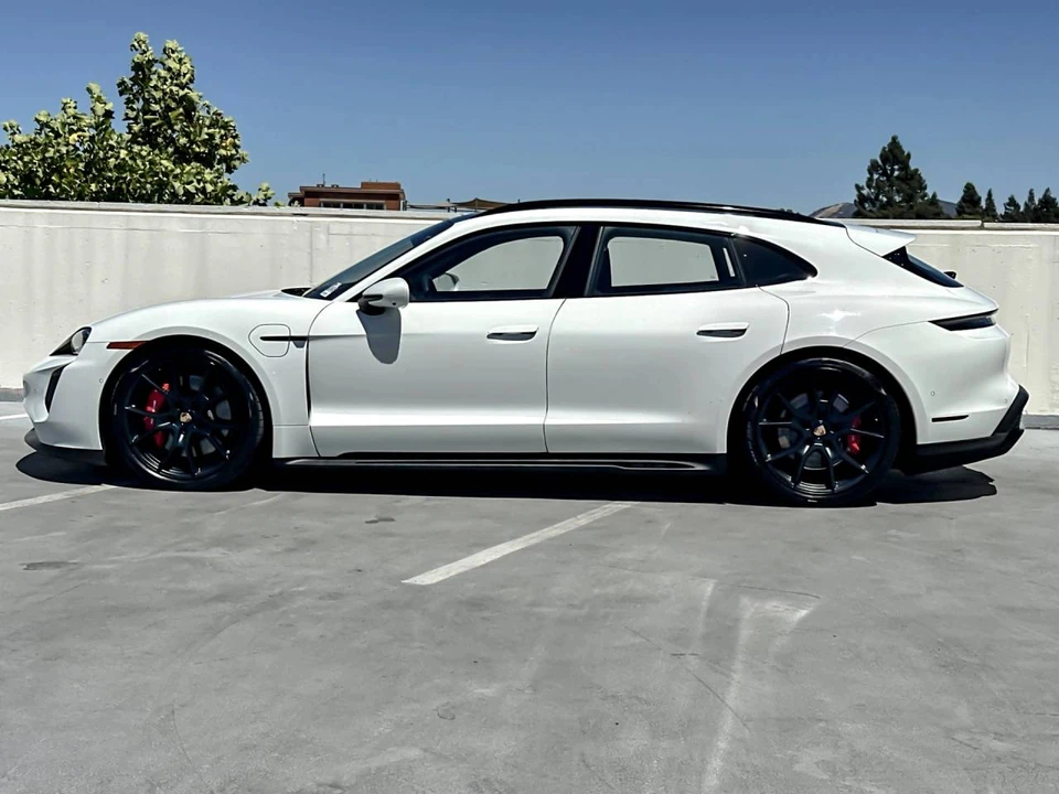 2024 Porsche Taycan Cross Turismo - Image 3 of 4