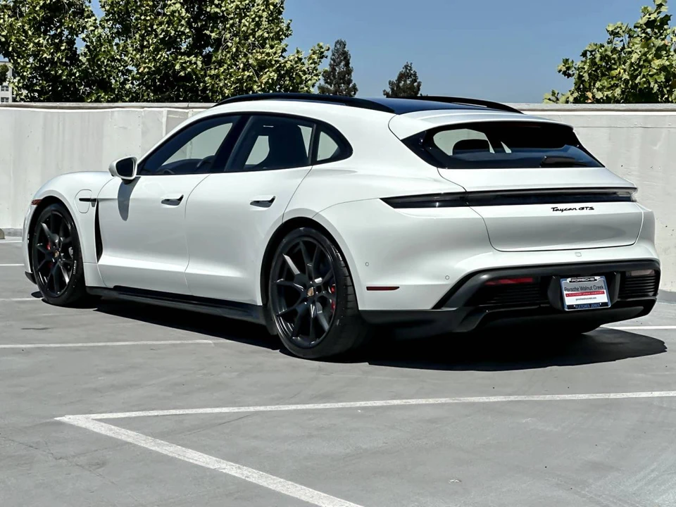 2024 Porsche Taycan Cross Turismo - Image 4 of 4