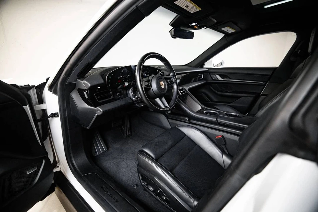 2024 Porsche Taycan - Image 4 of 5
