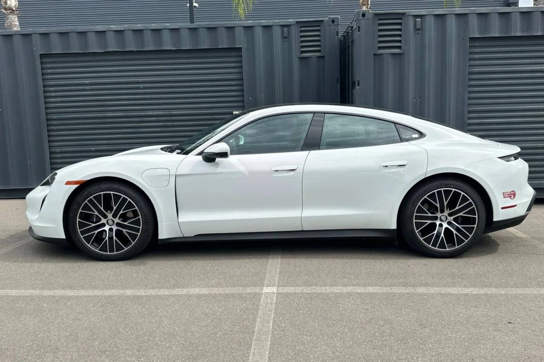 2024 Porsche Taycan - Image 2 of 4