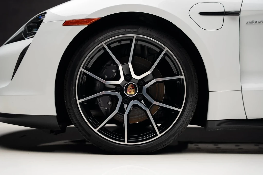2024 Porsche Taycan - Image 18 of 21