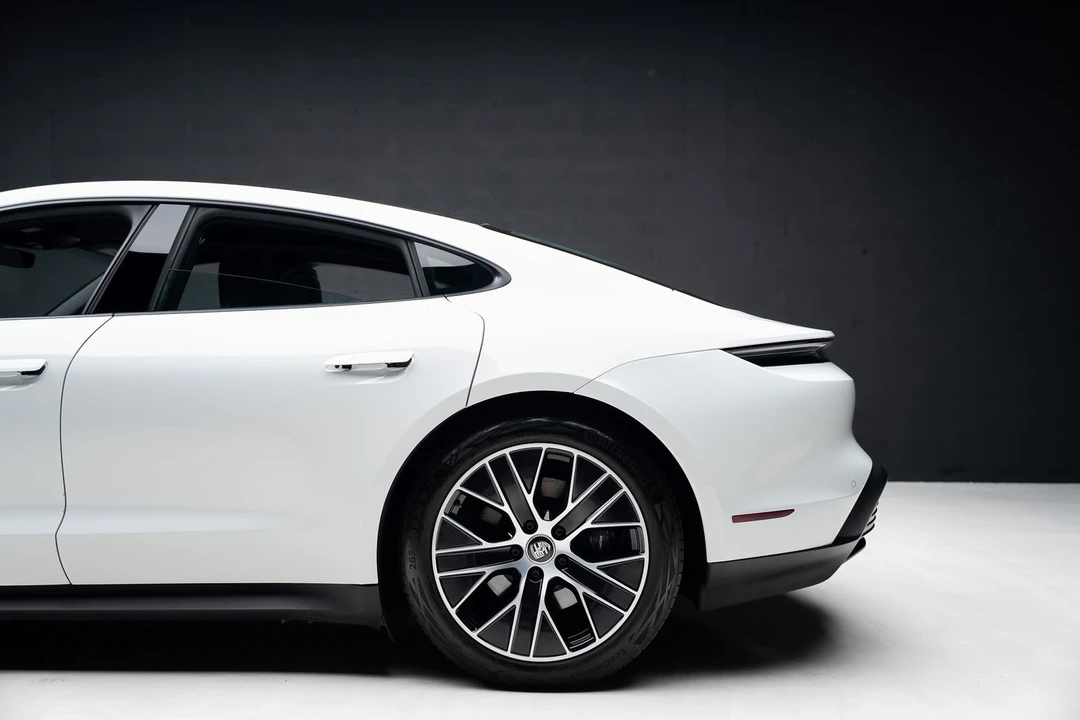 2024 Porsche Taycan - Image 19 of 21