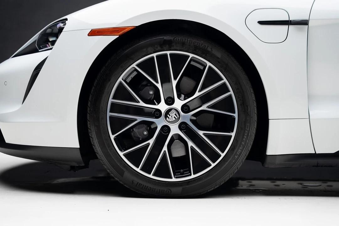 2024 Porsche Taycan - Image 18 of 21
