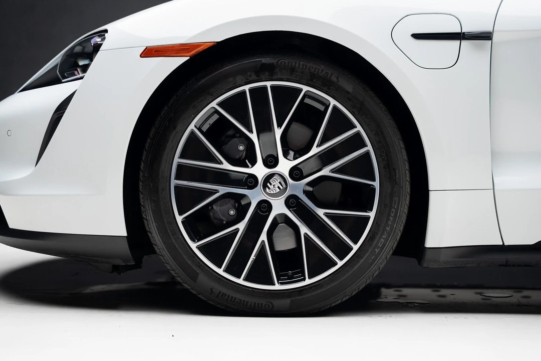 2024 Porsche Taycan - Image 18 of 21