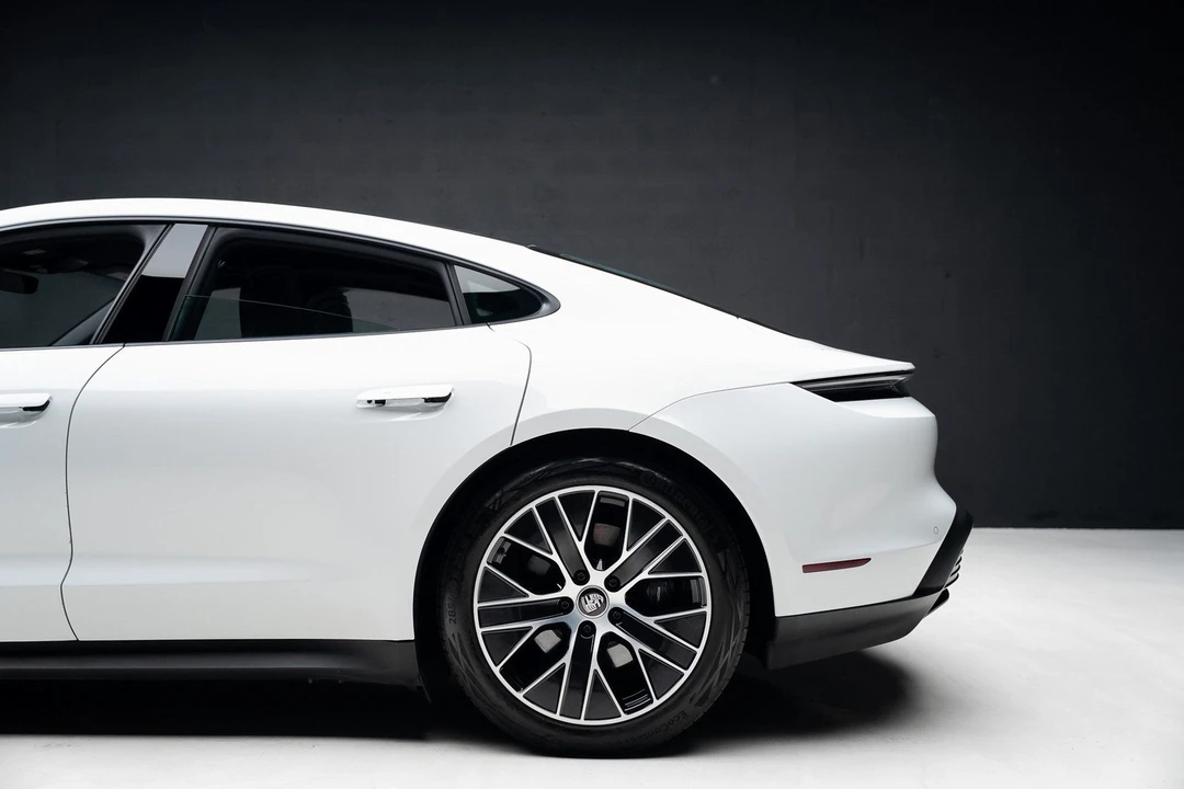 2024 Porsche Taycan - Image 19 of 21