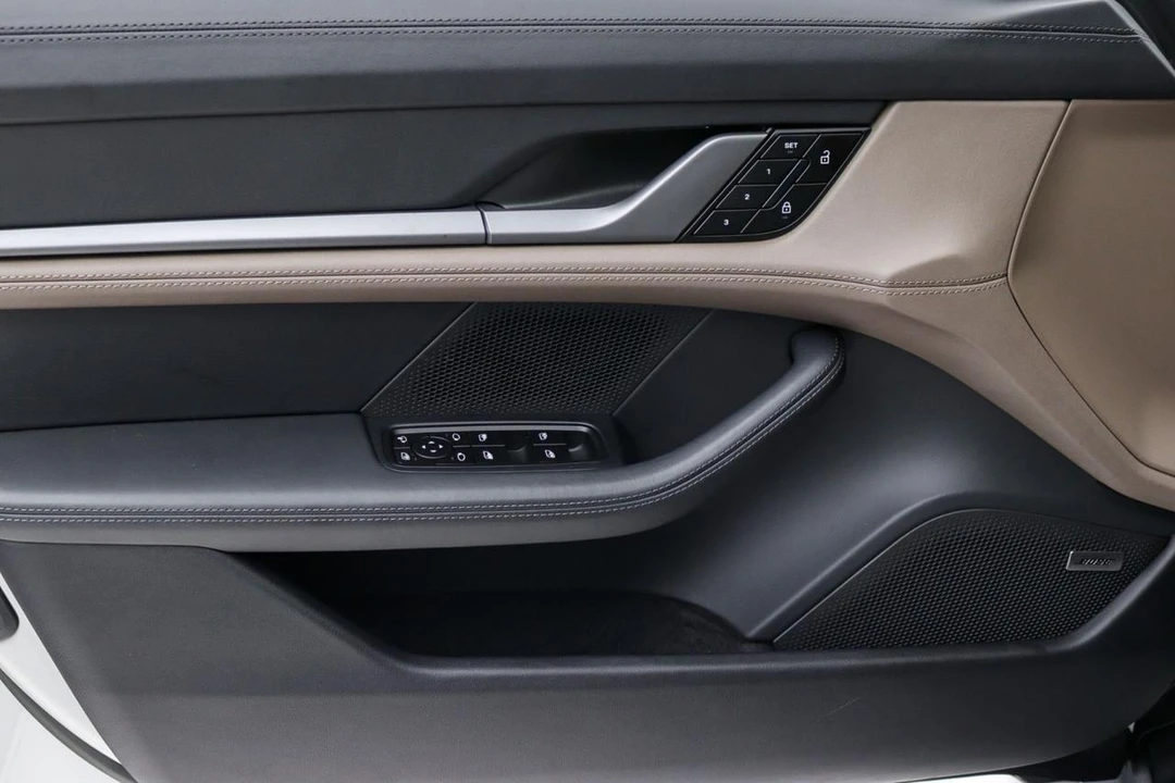 2024 Porsche Taycan - Image 25 of 31