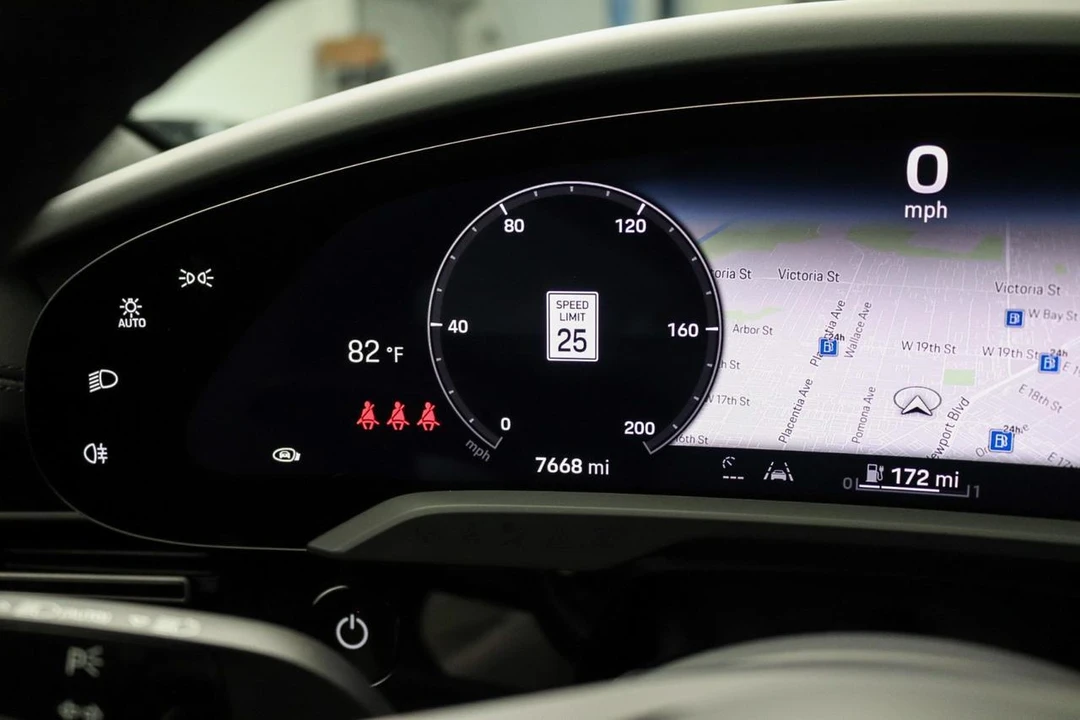 2024 Porsche Taycan - Image 28 of 31