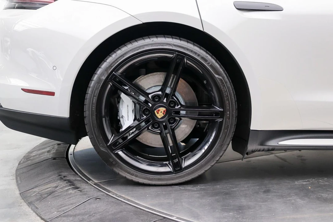 2024 Porsche Taycan - Image 15 of 31
