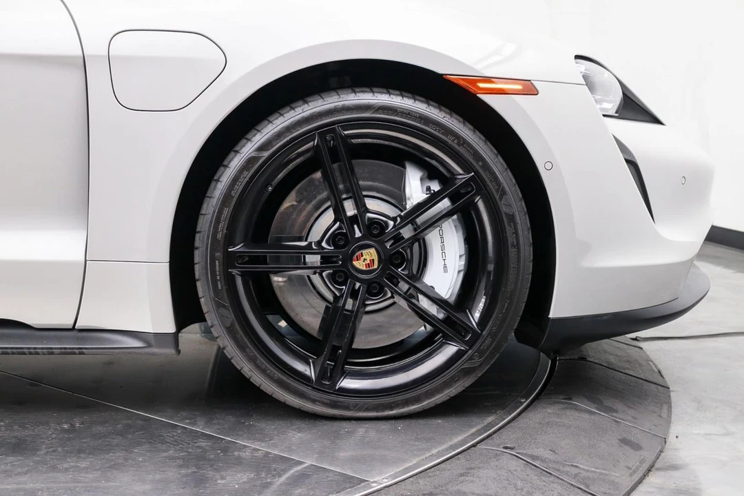 2024 Porsche Taycan - Image 14 of 31