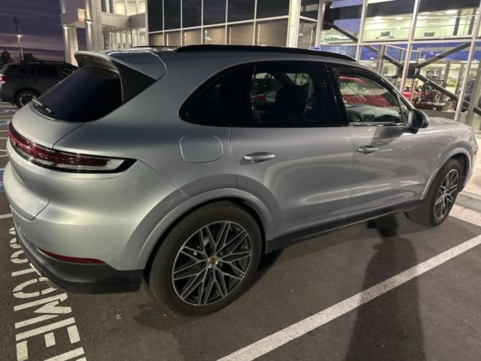 2024 Porsche 9Y0/9Y3 Cayenne - Image 2 of 3