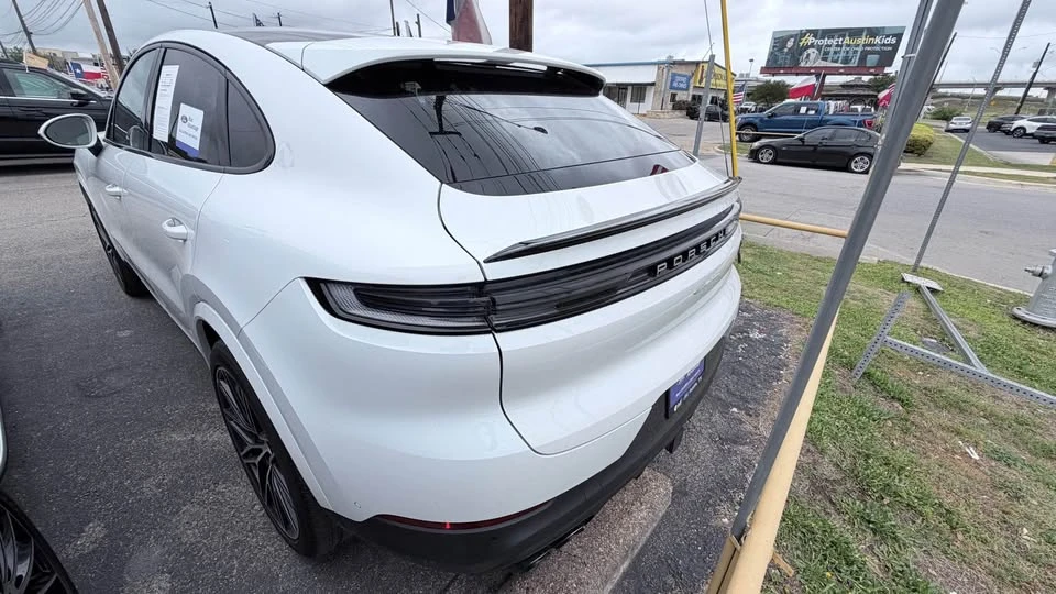 2024 Porsche 9Y0/9Y3 Cayenne - Image 4 of 16