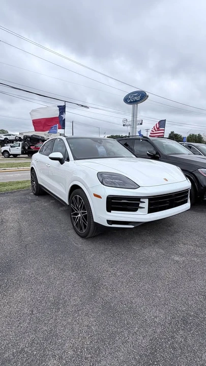 2024 Porsche 9Y0/9Y3 Cayenne - Image 2 of 16