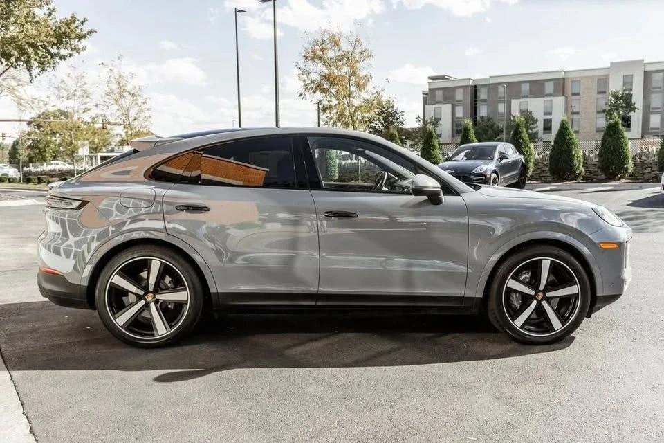 2024 Porsche 9Y0/9Y3 Cayenne - Image 2 of 20