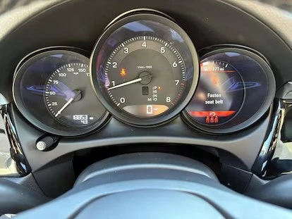 2024 Porsche Macan - Image 15 of 19