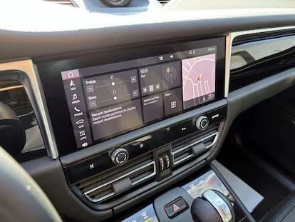 2024 Porsche Macan - Image 16 of 19