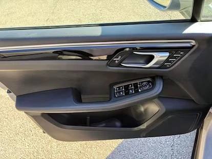 2024 Porsche Macan - Image 12 of 19