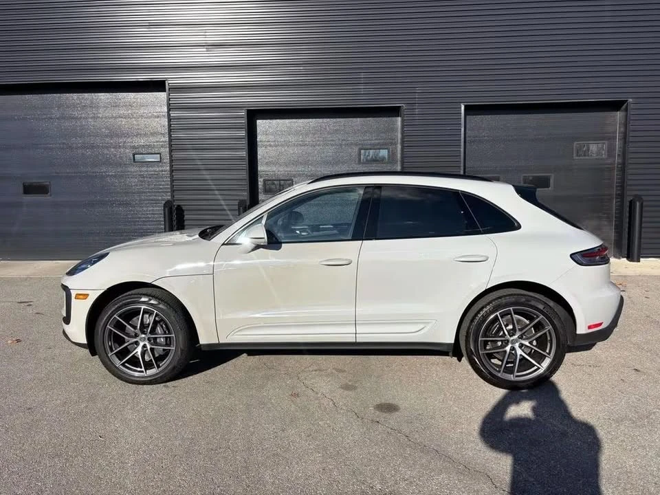2024 Porsche Macan - Image 2 of 19