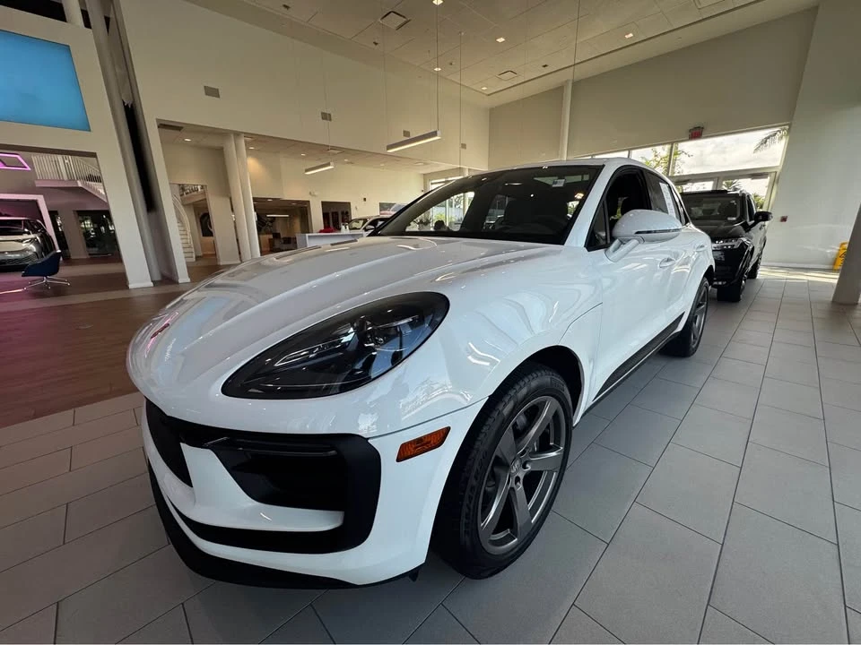 2024 Porsche Macan - Image 2 of 9