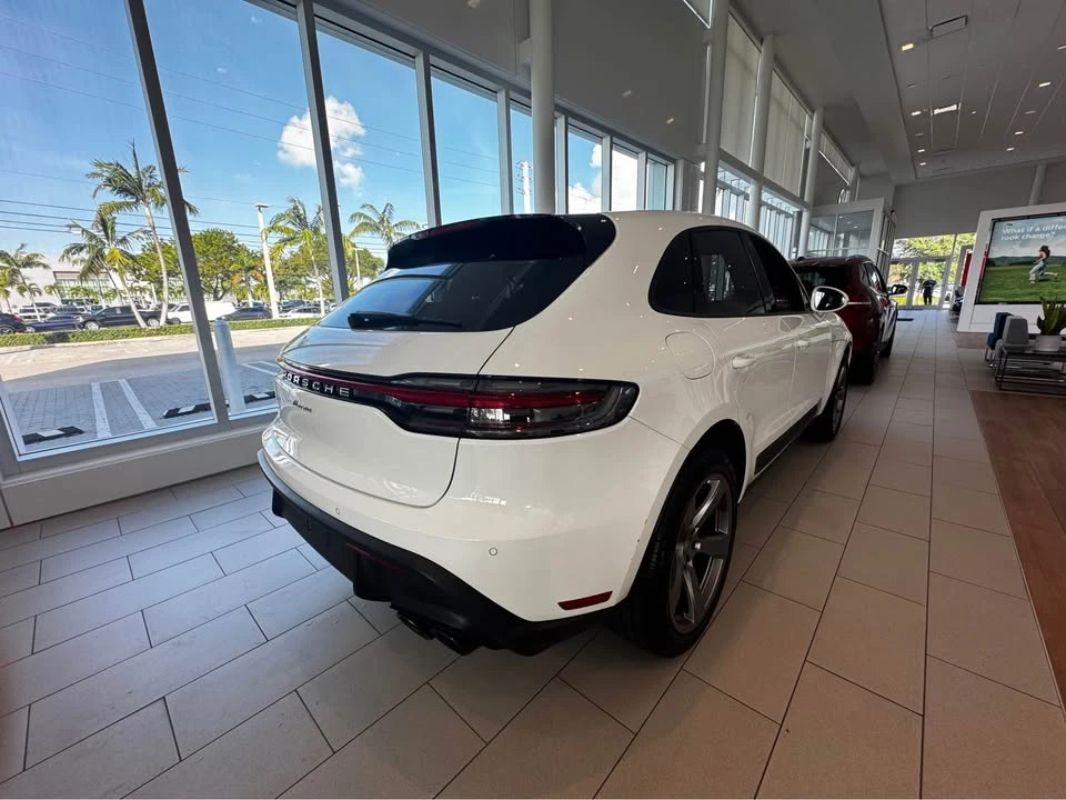 2024 Porsche Macan - Image 5 of 9