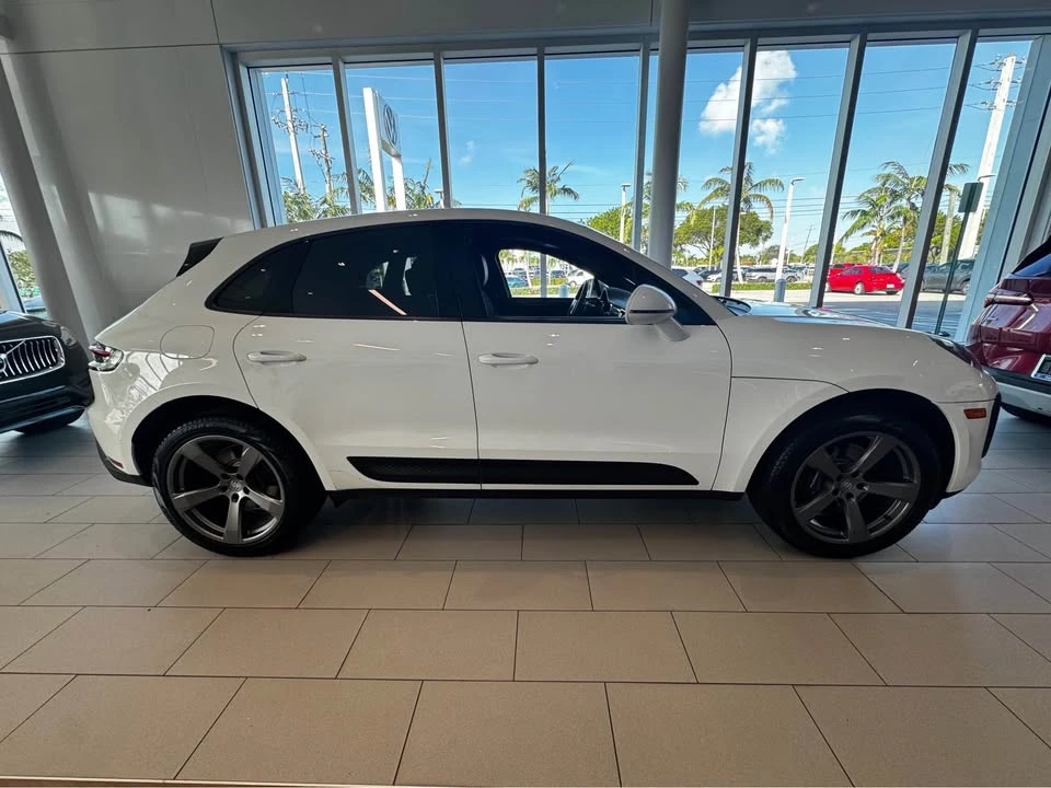 2024 Porsche Macan - Image 4 of 9