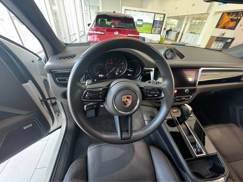 2024 Porsche Macan - Image 8 of 9